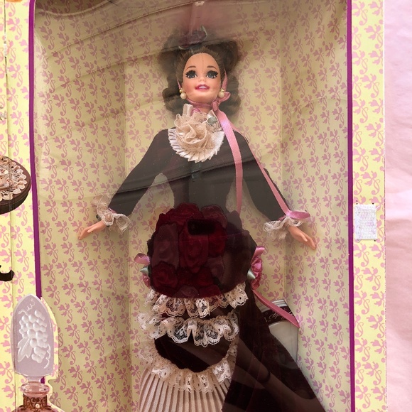 Victorian Lady Barbie - Picture 1 of 5